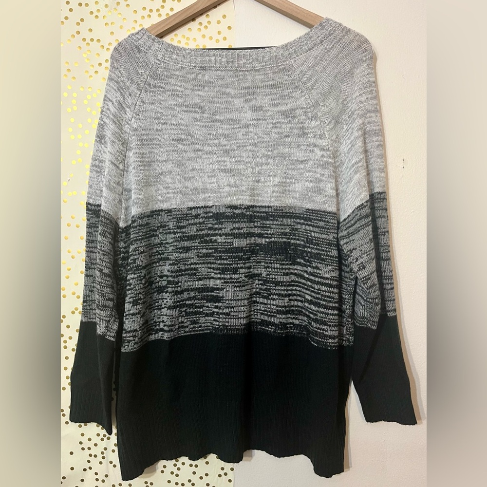 BloomChic Gray and Black Button-Accent Sweater size 14-16 - Picture 2 of 9
